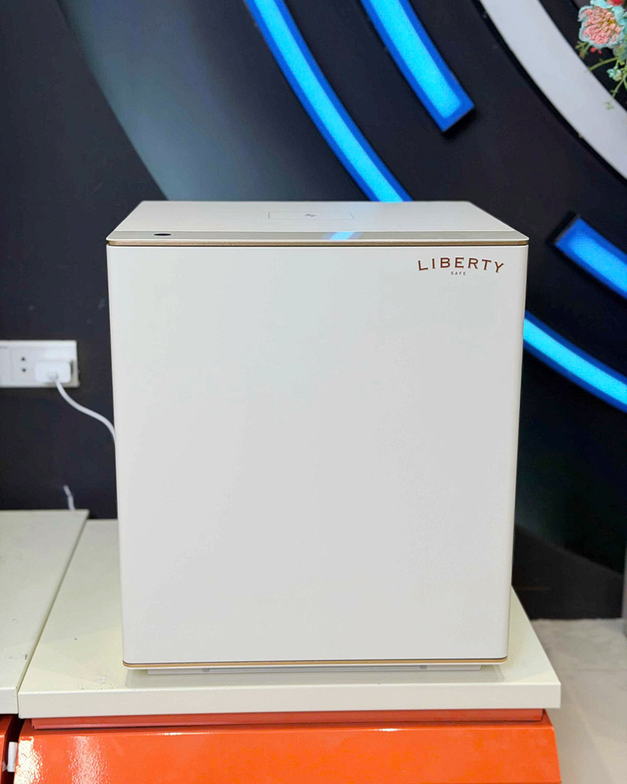 Két sắt vân tay Liberty LBX300 32kg tích hợp sạc không dây - ảnh 5