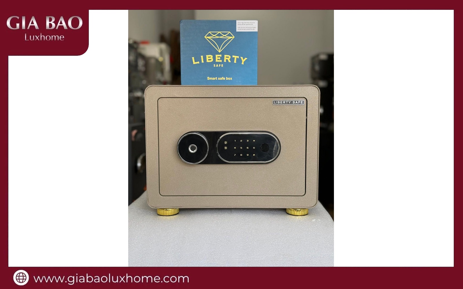Két sắt mini Liberty LB30S đặt trong khoang tủ gỗ của phòng ngủ