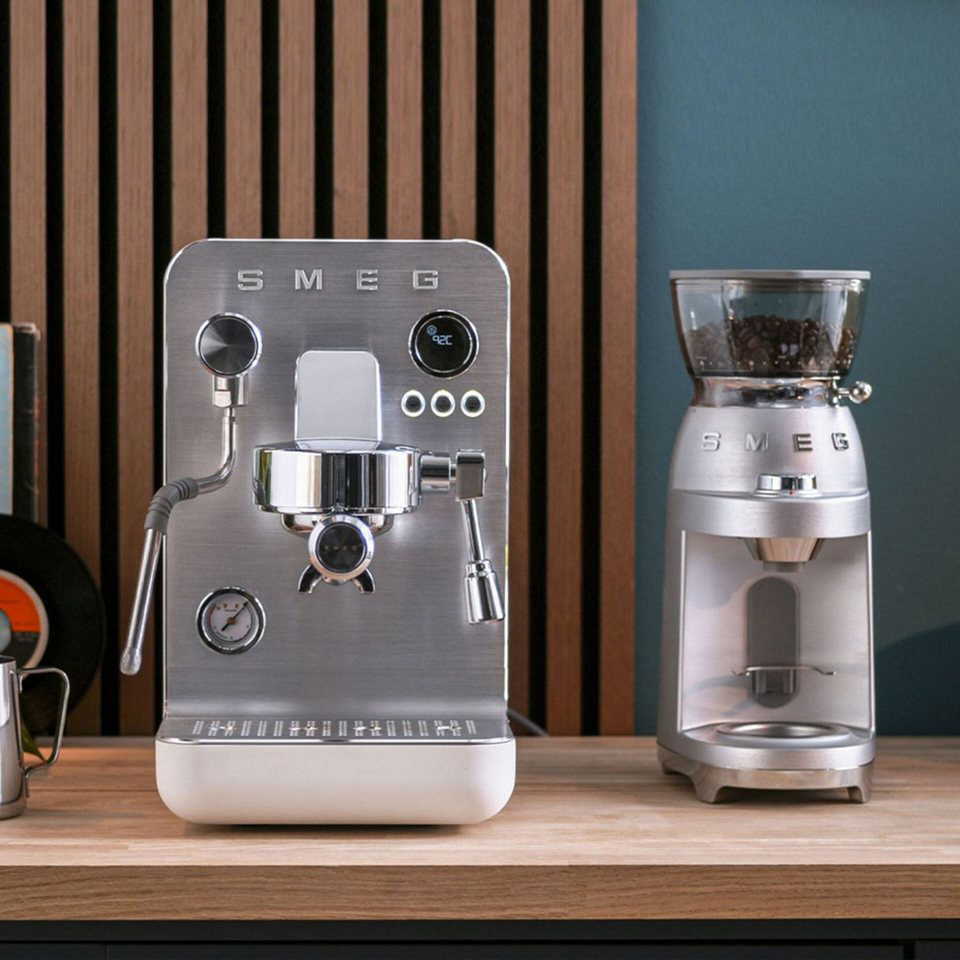Máy pha cà phê bán chuyên nghiệp Smeg EMC02WHMEU - Màu trắng Matte - ảnh 5